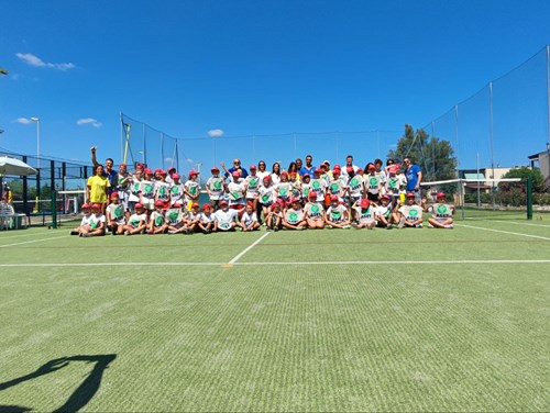 i ragazzi puliscono la città 01